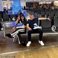 Devin booker and jae crowder were both ejected in the final minute of game 6#nba #nbahighlights #llakersvssuns. Freedomroo Gordon Ramsay S Daughter Holly Wows In A Knitted Mini Skirt As She Celebrates 21st Birthday Australiannewsreview