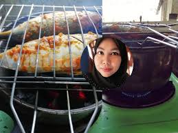 Resep ikan kembung bakar di teflon bahan : Cara Mudah Bakar Ikan Dengan Arang Letak Dalam Periuk Masak Atas Api Dapur Mingguan Wanita