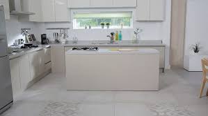 Con esta pintura se puede renovar y actualizar el aspecto de la cocina y el baño sin necesitdad de hacer obra. Azulejos Para Cocinas Los Mas Grandes Y Sus Ventajas Visuales