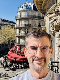 When in sunny Paris, I'm reminded of the old jokes about the nation's love  for checkbooks.