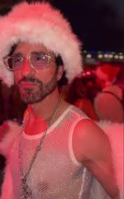 Videos de Miguel varoni (@soy.varoni) con «All I Want for Christmas Is You 