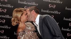Rafael ferdinand van der vaart (11 şubat 1983 doğumlu), hollandalı bir profesyonel dart oyuncusu ve hücum yapan bir orta saha oyuncusu olarak oynayan eski van der vaart kilolu olduğunu itiraf etti ve medya, o zamanki nişanlısı the music factory vj sylvie meis ile ünlü yaşam tarzını eleştirdi. Sylvie Und Rafael Van Der Vaart Ja Was Denn Nun
