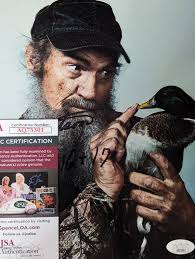 Autographed Si Robertson Duck Dynasty 8x10 Inch Framed Photo With  Certificate of Authenticity From JSA