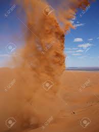 Actuellement tempête de sable sur le liban nord et la syrie. Tempete De Sable Dans Le Desert Banque D Images Et Photos Libres De Droits Image 79607678