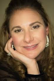 Hinton resident goes 'green' for Mrs. Iowa International title