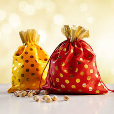 Cash on delivery is a convenient method of payment for online orders, where the recipient shall need to make payment. Diwali Gifts Online Buy Send Diwali Gifts In India Deepavali Gift Ideas 2020 Ferns N Petals