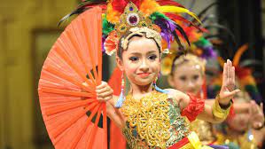 Tari gambyong (solo) sumber gambar: Mengenal Tari Kreasi Baru Di Indonesia Pewarta Indonesia
