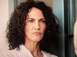 Ariane séguillon a longtemps lutté contre son mal être, son surpoids. Clementine Doucet De Demain Nous Appartient Biographie Du Personnage Demain Nous Appartient Nouveautes Tele Com