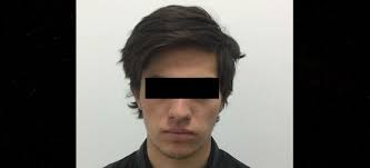 El youtuber, entre lágrimas, la cogió en brazos, la llevó hasta el sofá e intentó reanimarla, pero al no mientras esperaba, el joven ruso siguió con su streaming, el cual no detuvo en ningún momento. Arrestan A Youtuber Por Encabezar Banda De Secuestradores Rescatan A Victima Aristegui Noticias
