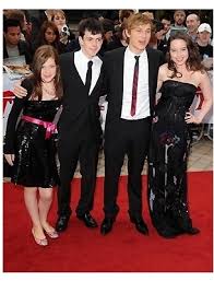 Ashton kutcher seann william scott wiiliam moseley georgie henley anna popplewell. Anna Popplewell