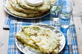 Cheese Naans A La Tomme Vaudoise Recette Recette Fromage Tomme Recettes Suisses