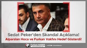 Sedat peker, 26 haziran 1971 tarihinde sakarya'da kafkas asıllı rize'li bir türk ailesinin çocuğu olarak doğmuştur. Sedat Peker Den Skandal Aciklama Alparslan Kuytul Hoca Ve Furkan Vakfini Hedef Gosterdi Furkan Haber