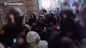 Violento escrache a Macarena Olona en la Universidad de Granada: "Voy al  hospital y mañana presentaré una denuncia" - Libertad Digital