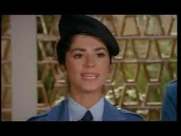 Cruchot et ses compères se retrouvent confrontés à des extraterrestres. Le Gendarme Et Les Gendarmettes Streaming Youtube