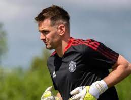 Thomas david heaton is an english professional footballer who plays as a goalkeeper for premier league club manchester united and the englan. Tom Heaton Reacts To Manchester United Return After Leaving Aston Villa