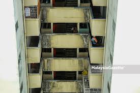 Syukur alhamdulillah sekarang ini dapat rumah baru.itulah ungkapan yang digambarkan oleh salah seorang penerima bantuan program perumahan rakyat lembah. Rm40 Juta Untuk Selenggara Ppr