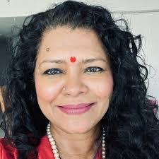 Luna Leach's Instagram, Twitter & Facebook