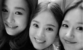 Song hye kyo's mother left daegu and went to seoul. Song Hye Kyo Shows Off Her Long Time Friendship With Ock Joo Hyun And Lee Jin