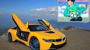 Đúng rồi đấy, chính là thủ môn triệu con tim yêu. Thá»§ Mon Bui Tiáº¿n DÅ©ng Lai Sieu Xe Bmw I8 HÆ¡n 7 Tá»· Ä'i Táº­p