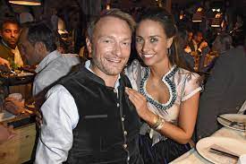 Politikacının kız arkadaşı ve liberal almanya hür demokrat partisi (fdp) lideri christian lindner olarak belirgin bir. Oktoberfest Munchen Christian Lindner Fdp Und Franca Lehfeldt Auf Dem Oktoberfest Express De