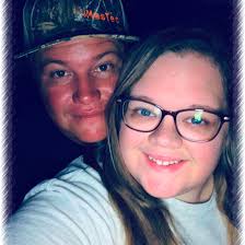 What are some dye-free snack and drink options for kids?