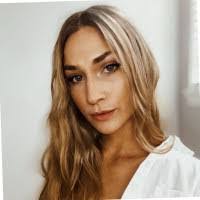 Lisa Meissner's Instagram, Twitter & Facebook