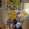 Una sorpresa de cumpleaños especial para tu novio, puede ser el adornar su habitación con fotos de vosotros como pareja, desde vuestros inicios cuando os conocisteis hasta el. 1