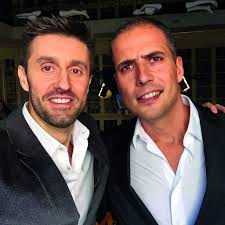 Licenciado em comunicação social pela universidade católica, começou a sua carreira como jornalista no jornal de letras. Daniel Oliveira Quer Roubar Ricardo Araujo Pereira A Tvi Holofote