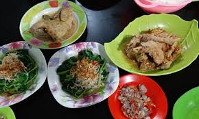 Makanan khas bali yang satu ini menjadi kuliner wajib yang tidak boleh anda lewatkan. Jumlah Ayam Betutu Khas Bali Kabupaten Tulungagung Jawa Timur Makanan Khas Bugis Sengkang Makanan Khas Olahan Yang Dimasak Dengan Cara Betutu Memang Menjadi Ciri Khas Dari Bali Salah Satunya Adalah