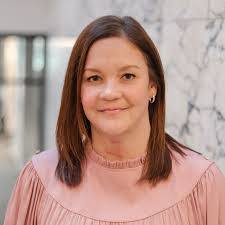 Maureen Passmore's Instagram, Twitter & Facebook