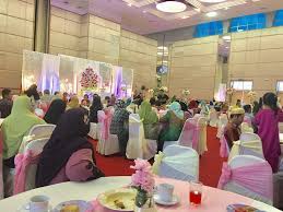 The capital of the state of sabah located on the island of borneo , this malaysian city is a growing resort destination due to its proximity to tropical islands, lush rainforests and mount kinabalu. Catering For Seri Pengantin Bridal Boutique And Catering Facebook