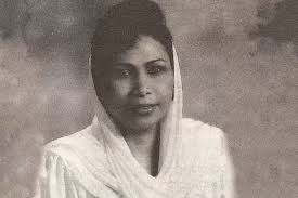 DARI RATU BUNGA KERING JADI IMAM MAHDI! KISAH HIDUP LIA EDEN YANG BIKIN  GELENG-GELENG KEPALA!