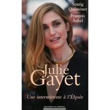 Elle travaille au sein de l'hebdomadaire durant 15 ans, en. Julie Gayet Une Intermittente A L Elysee Broche Soazig Quemener Francois Aubel Achat Livre Fnac