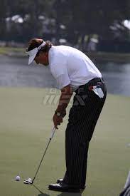 Open to the point phil mickelson reacts to a shot from the fescue on the fifth hole during the third round of the u.s. Mickelson Changes Grips Cuts A Belly Grip To Size Golfwrx