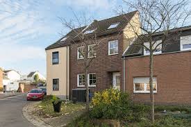 Denn wir sind seit über 20 jahren in jülich tätig und kennen den hiesigen immobilienmarkt, dessen gepflogenheiten und preisniveaus genau. Neu Im Verkauf Julich I Reihenhaus I Wohnflache Ca 166 M I Zimmer 6 I Grundstucksflache 102 M I Objektnr Bw635 Haus Verkaufen Immobilien Im Freien