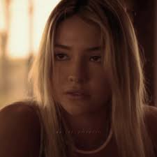 the flower top 🙇‍♀️ #sarahcameron #madelyncline #maddiecline #obx  #outerbanks #edit #fyp