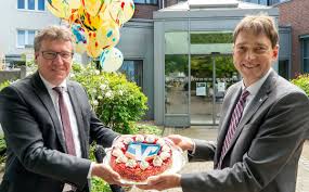 Kuche streichen mit kreidefarbe und kreidelacken misspompadour kreidefarbe kreide kuchen streichen. Vor 50 Jahren Kam Die Volksbank An Der Niers Nach Geldern