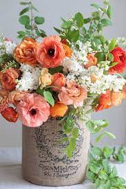 The colors of chysanthemum varies from the red, white,pink, purple and yellow.it often comes in a rainbow colors as shown in the picture. Beautiful Flower Arrangement Ideas 2017 Beautiful Flower Arrangements Beautiful Flowers Floral Arrangements