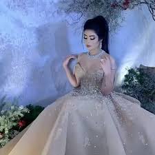 الفستان حبيته مره فخم وحلوه قصه الصدر مكياج تساريح فاشن زواج ازياء فساتين بنات صباح الخير مسلسلات تركيه فساتين Gowns Ball Gowns Dresses