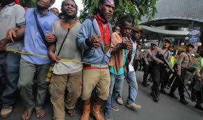 Rute yang dilalui oleh trans papua jaya yaitu : Polisi Surabaya Bubarkan Aliansi Mahasiswa Papua Republika Online