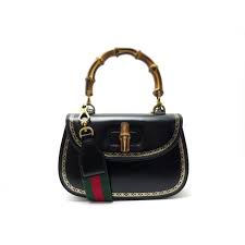 Shoppez des sacs à bandoulière en cuir ou chaine métallique. Sac A Main Gucci Bamboo 488800 En Cuir Noir 2