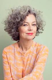 Different styles of short hair include the bob cut, the crop and the pixie cut Gelocktes Haar Kurze Haare Grey Curly Hair Short Curly Haircuts Modern Bob Haircut