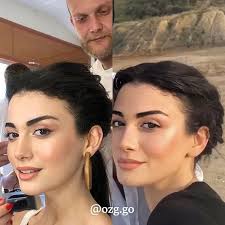 Ozberk Na Instagramie مبلا نفس موديل الشعر قولكن بكون في صور بالابيض الن تنيناتن Ozgeyagizz Gokberk Beauty Hacks Beauty My Love