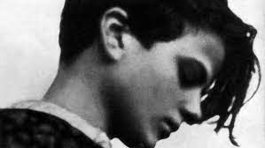(1) over the next few years he managed to. Programmschwerpunkt Zum 100 Geburtstag Von Sophie Scholl Pressemitteilungen Presse Br De
