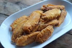 Pisang goreng merupakan makanan ringan cara membuat pisang goreng tidaklah sulit, bahkan sederhana sekali, dan tidak memerlukan keahlian khusus dalam memasak. Bancuhan Tepung Untuk Pisang Goreng Azie Kitchen
