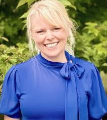 Sarah Running's Instagram, Twitter & Facebook