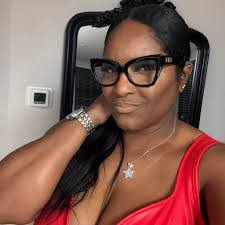 Dezaray Wright's Instagram, Twitter & Facebook