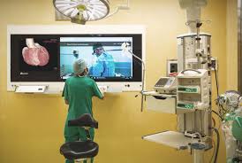 Di qui la ragione del sorgere di un istituto di ricovero e cura con carattere prevalentemente chirurgico nel centro di questa zona a cui accedono naturalmente gli abitanti anche per ragioni di interessi, e per facilità di comunicazioni stradali. Casa Di Cura La Madonnina Photos Facebook