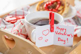 E se fosse una meravigliosa colazione preparata con amore? Immagini Stock Colazione Per San Valentino Pancaked Marmellata E Caffe Copia Spazio Image 68464684