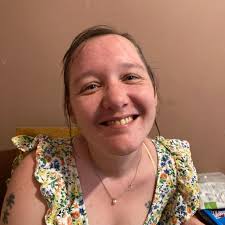 Looking for someone to assist with weeding my mums patio in HU5 area as she  can't do it anymore. Thanks